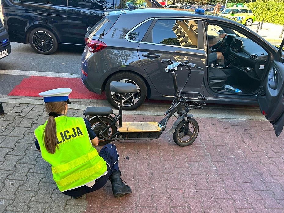 Na pierwszy rzut oka wygl�da� jak hulajnoga. Policjanci zabezpieczyli nietypowy jedno�lad