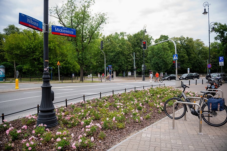 Zamiast drogi rowerowej wybieraj� slalom mi�dzy pieszymi. Czy co� zmieni si� na Mickiewicza?