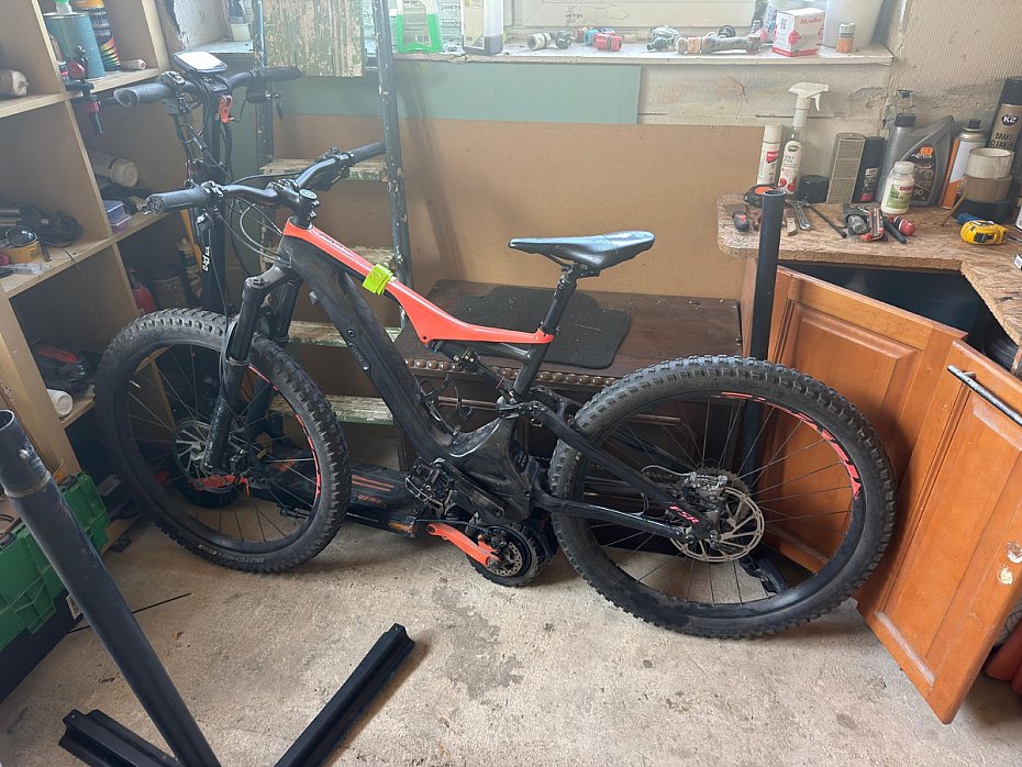 Dziupl� pod P�o�skiem namierzyli �r�dmiejscy policjanci. Odzyskali motocykle