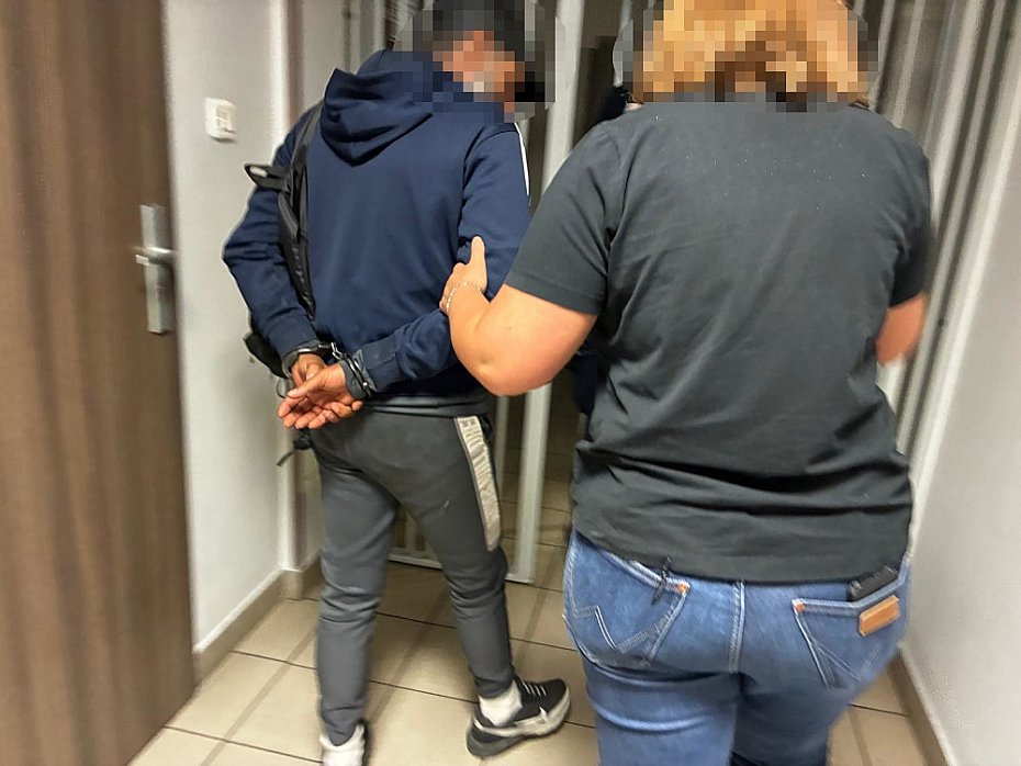 Zmusi� nastolatka do wyp�aty pieni�dzy z bankomatu. Policja zatrzyma�a 40-latka