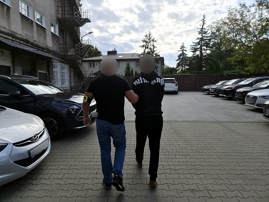 Chcieli wy�udzi� 95 tys. z� kredytu. Wpadli na gor�cym uczynku