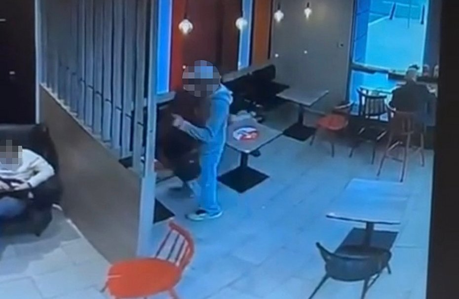 Zaplombowany plecak na stacji paliw. Policjanci zatrzymali 23-latka