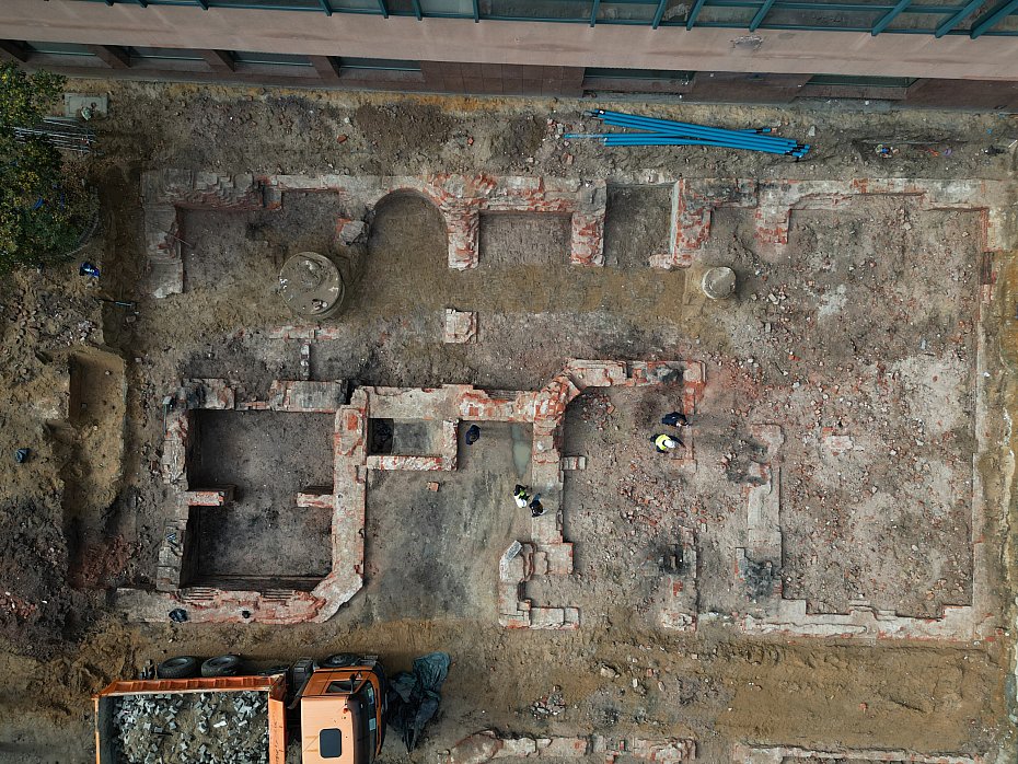 Niezwyk�e odkrycie w �r�dmie�ciu. Archeolodzy znale�li �lady dawnej Warszawy