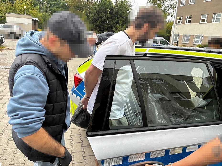85-latka straci�a 50 tys. z�. Oszust poda� si� za policjanta