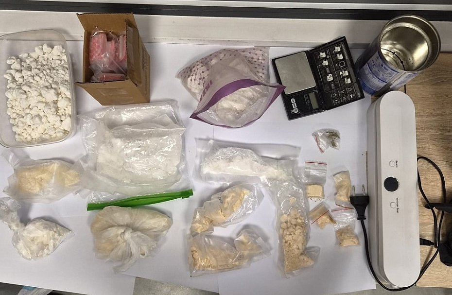 Ponad kilogram substancji w mieszkaniu 31-latka. Twierdzi�, �e znalaz� je w lesie