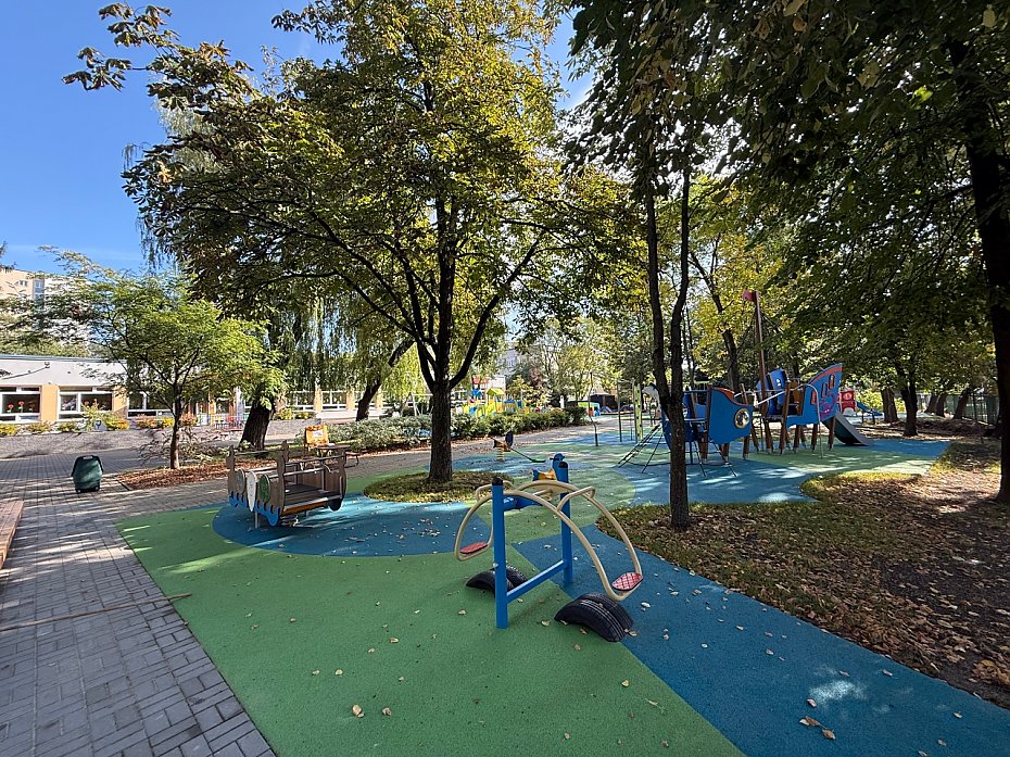 Przedszkole przy Bokserskiej ma nowy plac zabaw. S� trzy strefy