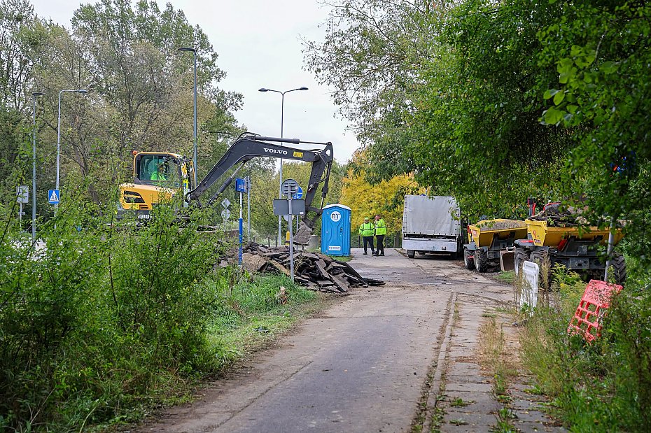 Ruszy� remont szlaku pieszo-rowerowego wzd�u� Lasu Biela�skiego