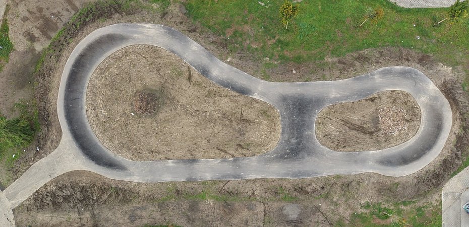 Nowy pumptrack w parku Magiczna pod ostrza�em krytyki