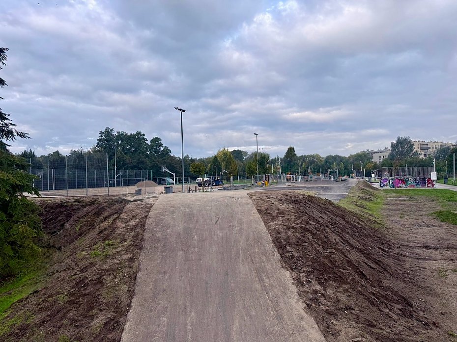 Nowy pumptrack w parku Magiczna pod ostrza�em krytyki