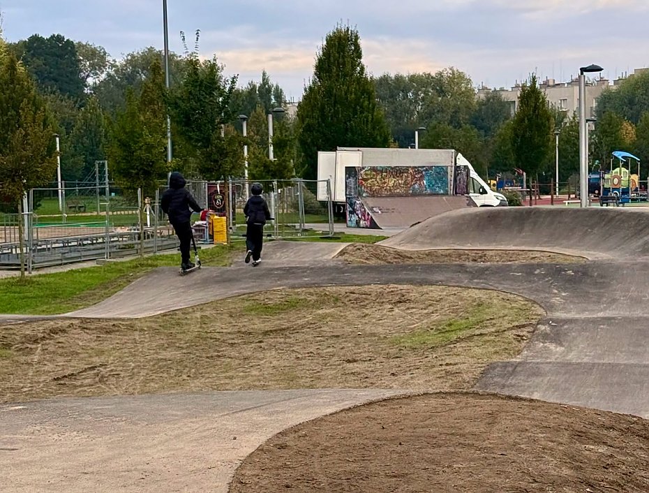 Nowy pumptrack w parku Magiczna pod ostrza�em krytyki