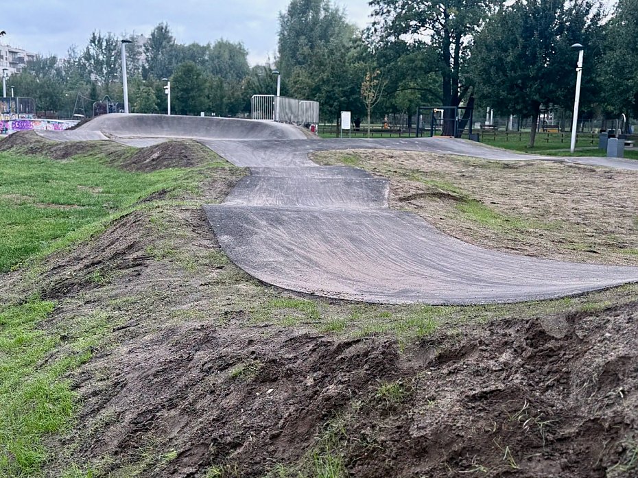 Nowy pumptrack w parku Magiczna pod ostrza�em krytyki
