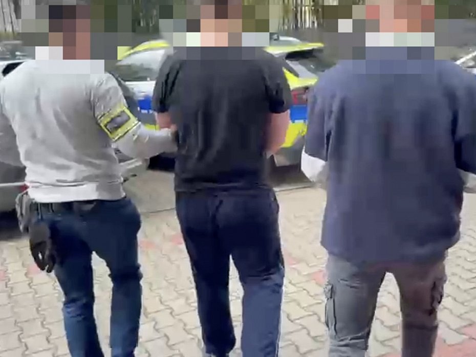 Rozb�j z broni� i pozbawienie wolno�ci. Trzech m�czyzn zatrzymanych