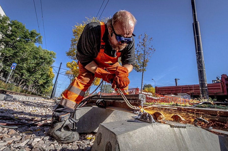 Tramwaje wracaj� na Pu�awsk�. W weekend du�e zmiany na S�omi�skiego
