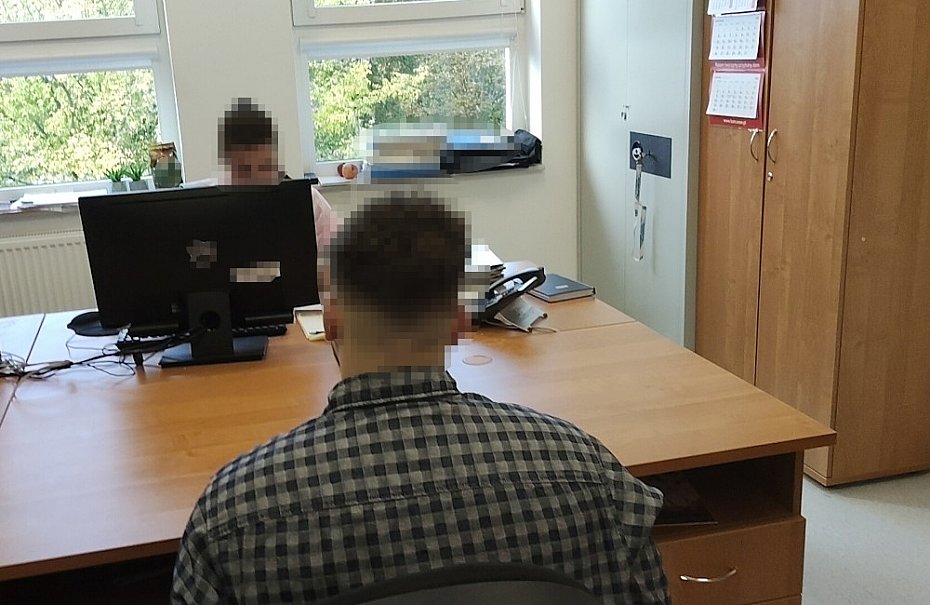 Oszustwa "na pracownika banku". Dwaj m�czy�ni wy�udzili blisko 55 tys. z�