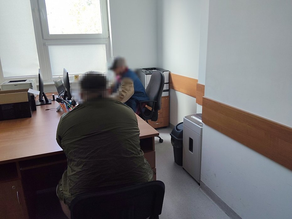 Oszustwa "na pracownika banku". Dwaj m�czy�ni wy�udzili blisko 55 tys. z�