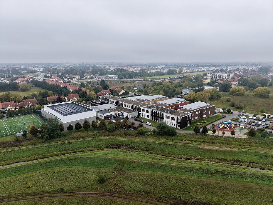 Zielona Bia�o��ka ma now� hal� sportow�. Powsta�a przy Szkole Podstawowej nr 112