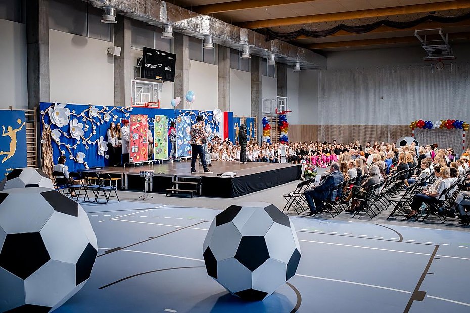 Zielona Bia�o��ka ma now� hal� sportow�. Powsta�a przy Szkole Podstawowej nr 112