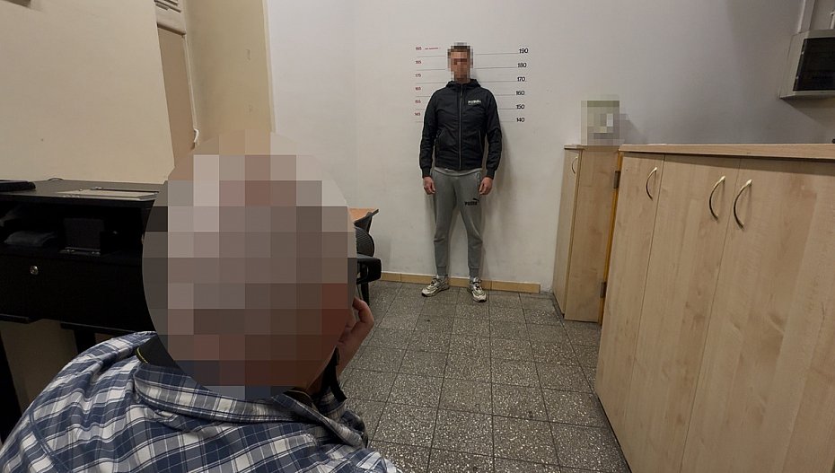 Zaatakowa� 13-latka pa�k� teleskopow� pod Mostem �wi�tokrzyskim