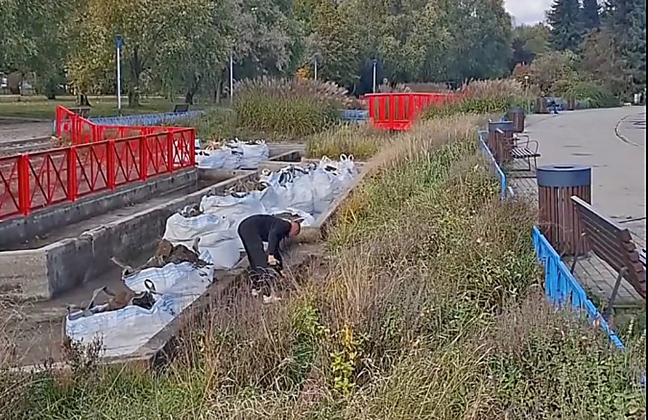 Sztuczna rzeka w parku Szyma�skiego przechodzi remont. Kiedy koniec prac?