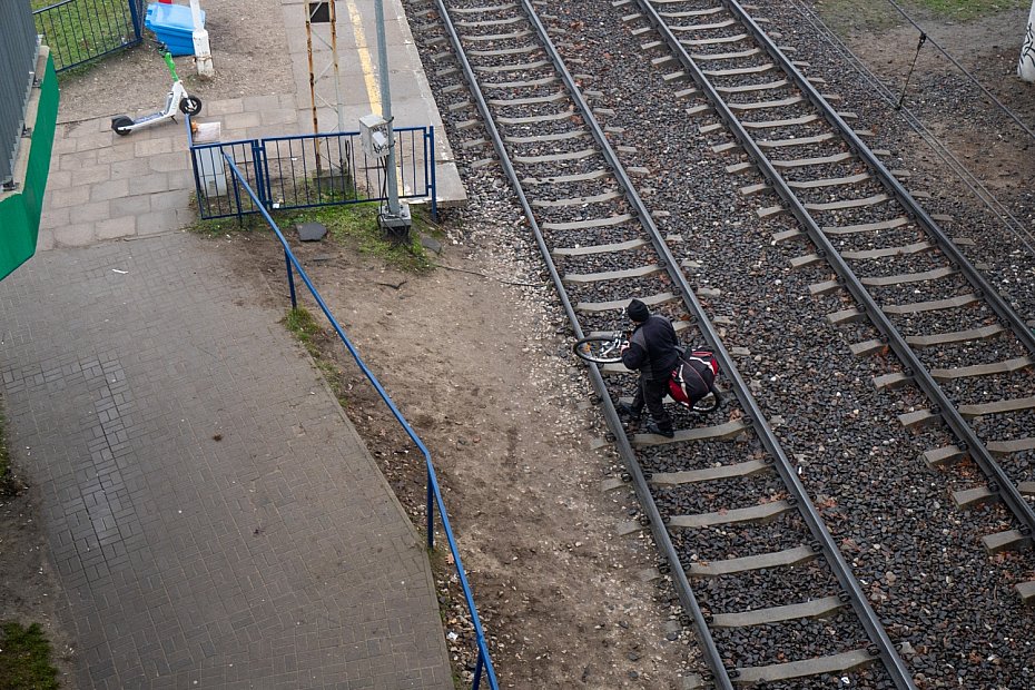 Warszawa Rak�w do przebudowy. B�d� nowe perony, windy i przej�cie przez tory