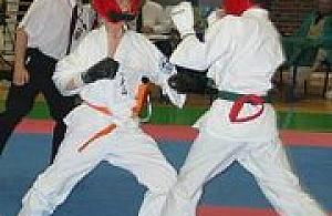 Młodzi karatecy