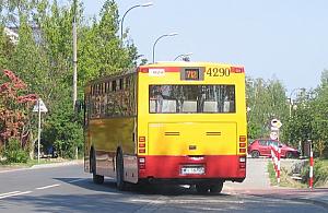 Za oknem łąki i... 170 autobusów
