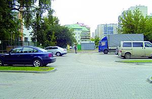 Parking trzech właścicieli