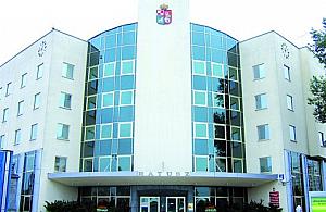 Administracja rośnie