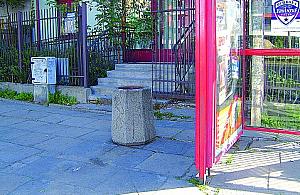 Śmietnik na środku