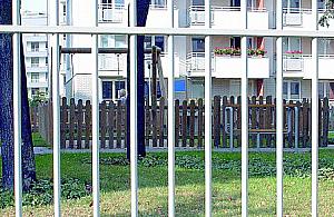 Huśtawka za kratami