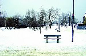 Zaśnieżony park Górczewska