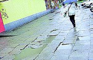 Zdewastowany chodnik