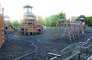 Otwierają plac zabaw