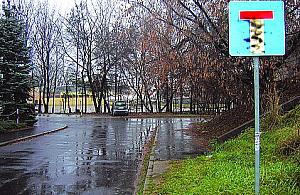 Ulica Himalajska prywatnym parkingiem