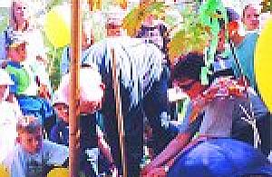 Maszerowali i posadzili dąb