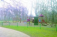 K��dka na placu zabaw