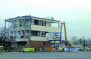 Fabryka mebli zburzona