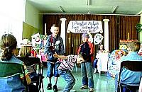 Dotkn�y teatru
