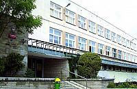 Najbli�sza sto��wka czynna w szkole obok?