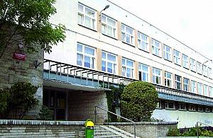 Najbliższa stołówka czynna w szkole obok?