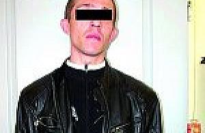 Złodziej ukrył się w wychodku