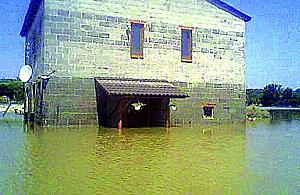 Powodzianom pomoc nadal jest potrzebna