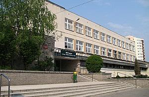 Za dzieci pozostawione w szatni szkoła nie odpowiada