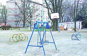 Źle się dzieje na placach zabaw