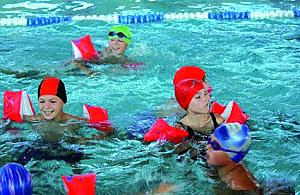 Gdzie nauczymy malucha pływać?