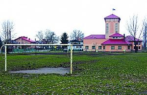 Unia płaci na boisko