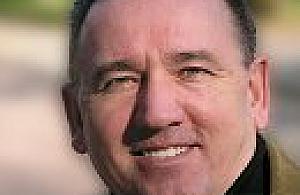 O mieszaniu polityki z samorządem