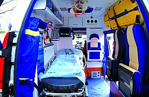 Wojewoda zabrał karetkę