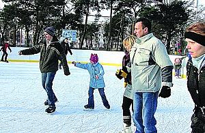 Łyżwiarze muszą poczekać