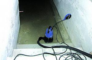 Pół metra wody w piwnicy